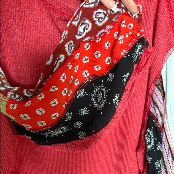 💋 We The Free Red Blouse with Patterned Sleeves 030 - Picture 4 of 6